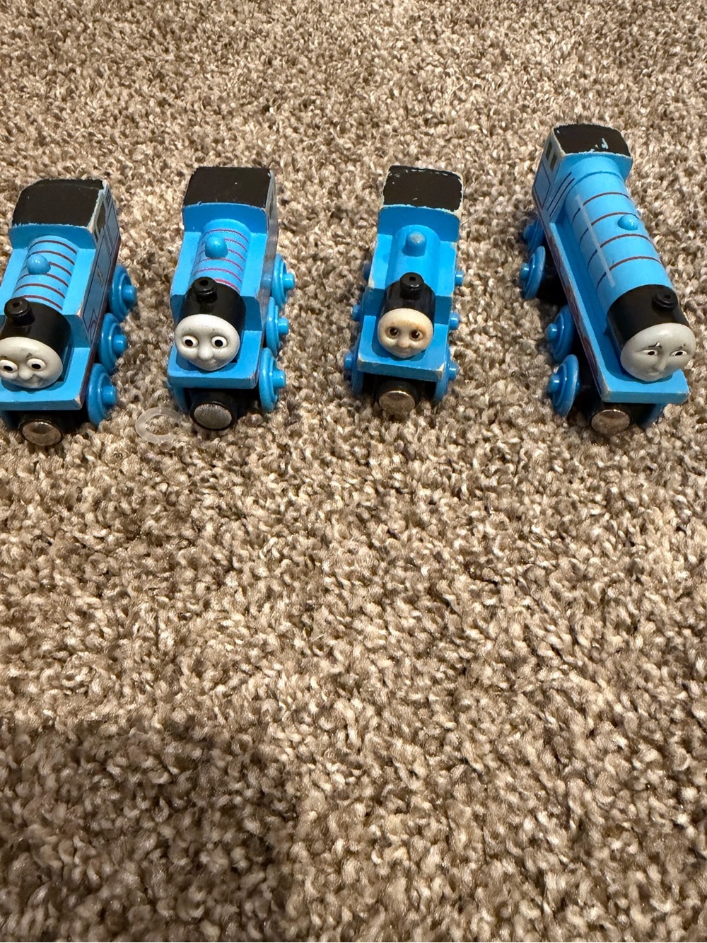 Vtg Lot of 4 Thomas The Train & Friends Wooden Railway Magnetic Trains Gordon